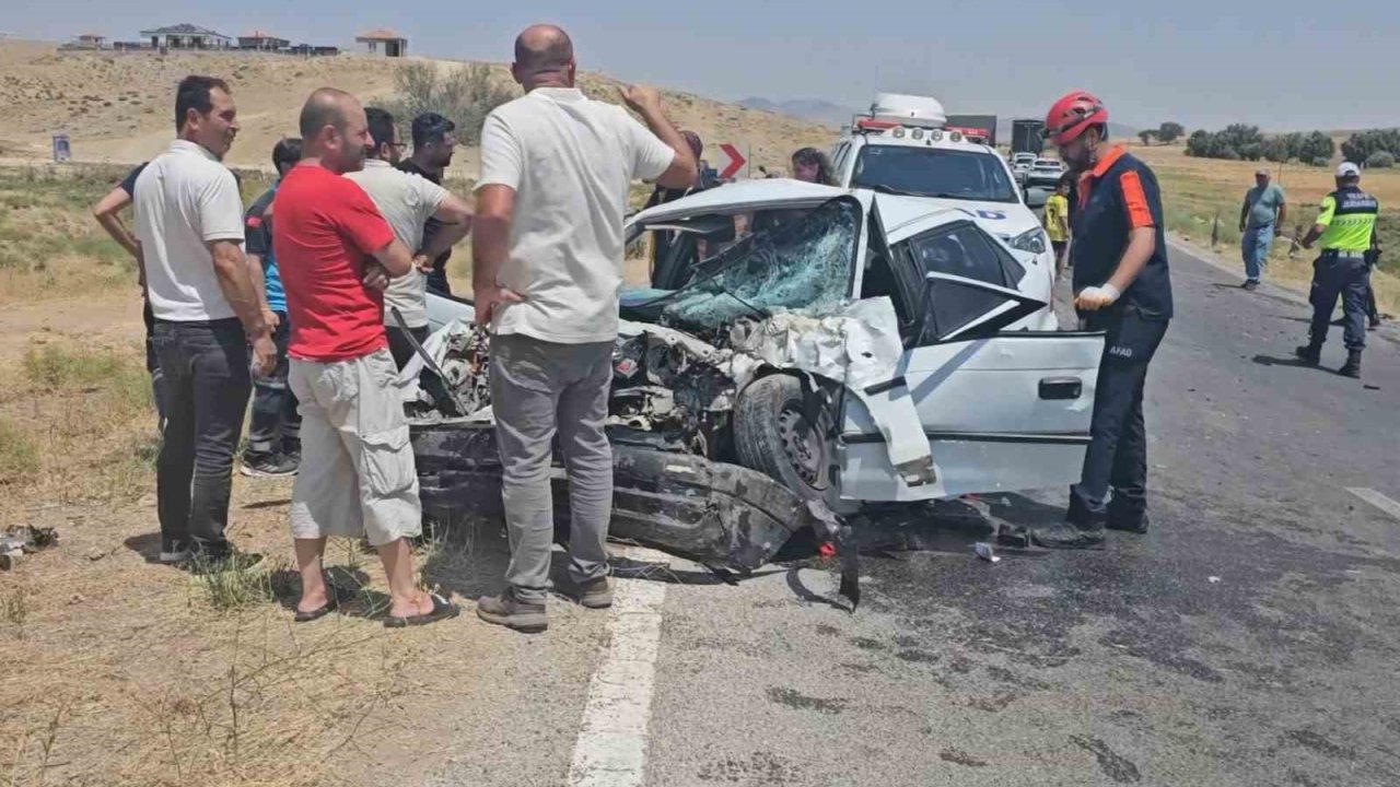 Aksaray’da otomobil ile kamyonet çarpıştı: 1 ölü, 3 yaralı