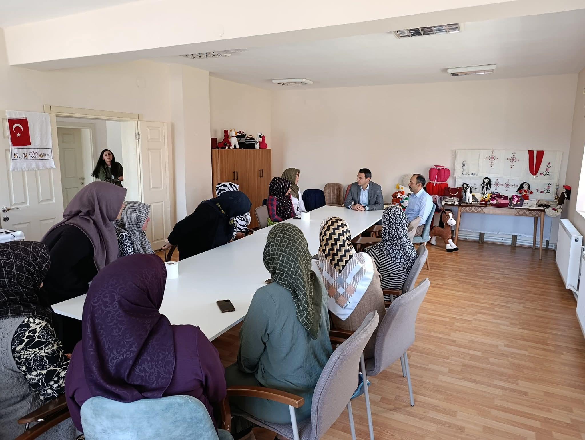 Kaymakam Semiz, ADEM Kursiyerleriyle bir araya geldi