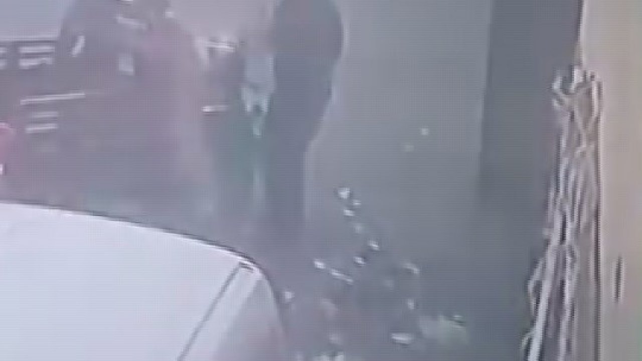 Reyhanlı’da otomobille çarpışan motosikletli metrelerce savruldu