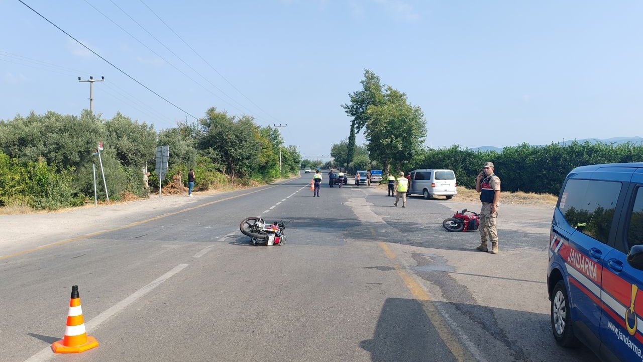 Erzin’de çarpışan 2 motosikletin sürücüsü yaralandı