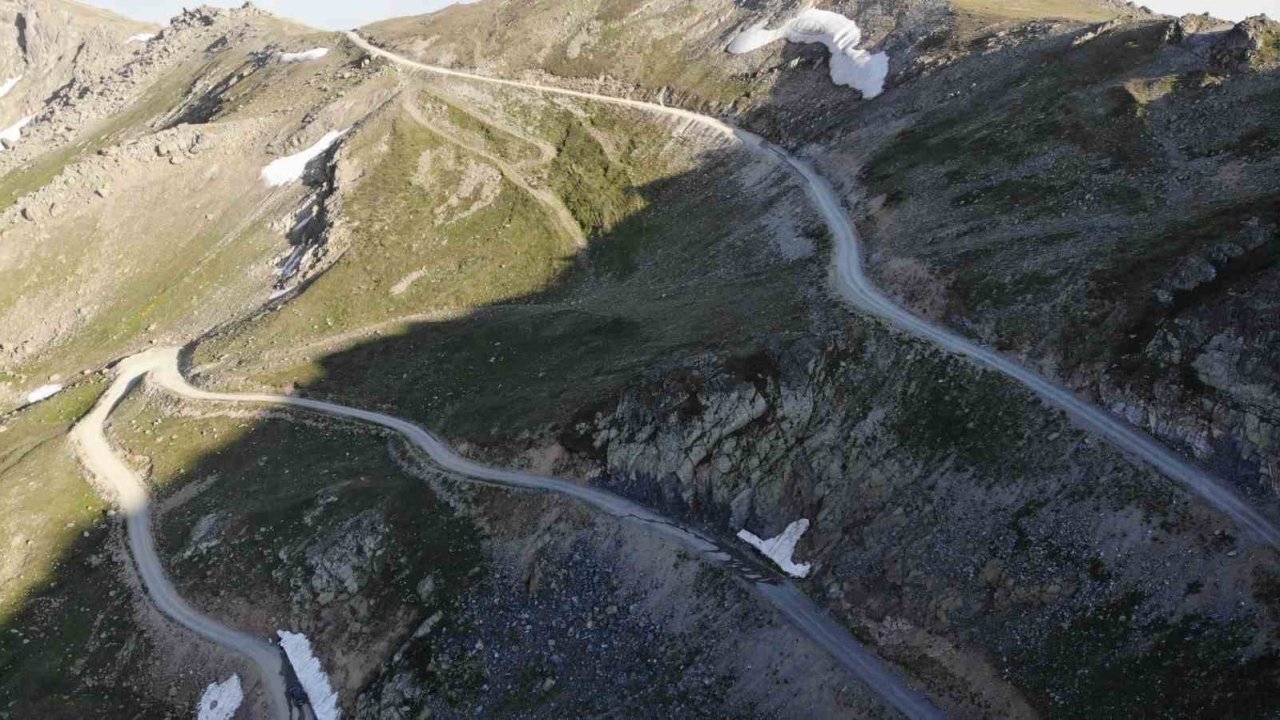 Bayburt’ta turizmin önü yolda tıkandı: "Böbreğinde taş olan bu yolda düşürür"