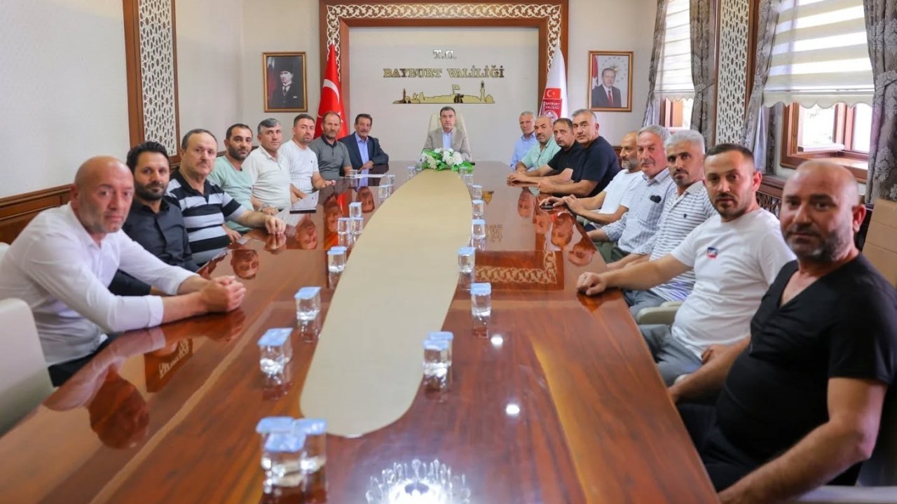 Bayburt’ta servis şoförlerine yönelik bilgilendirme toplantısı yapıldı