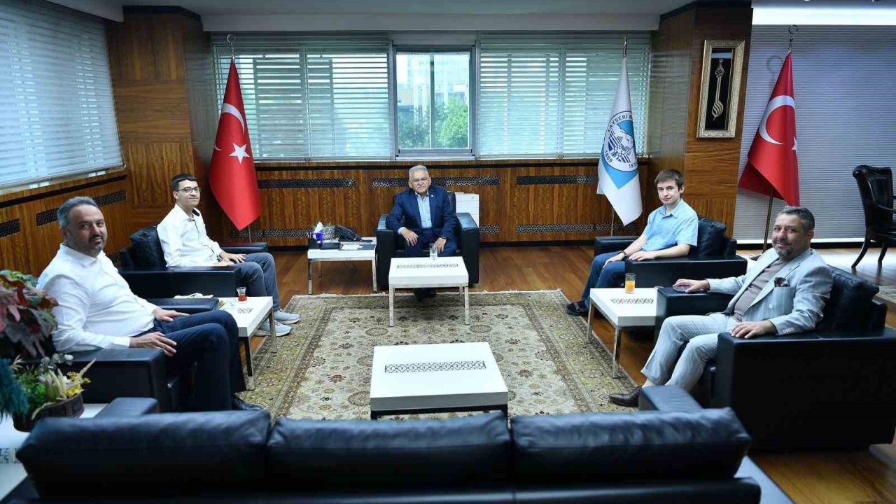 YKS’de Türkiye derecesi yapan öğrencilere tam destek