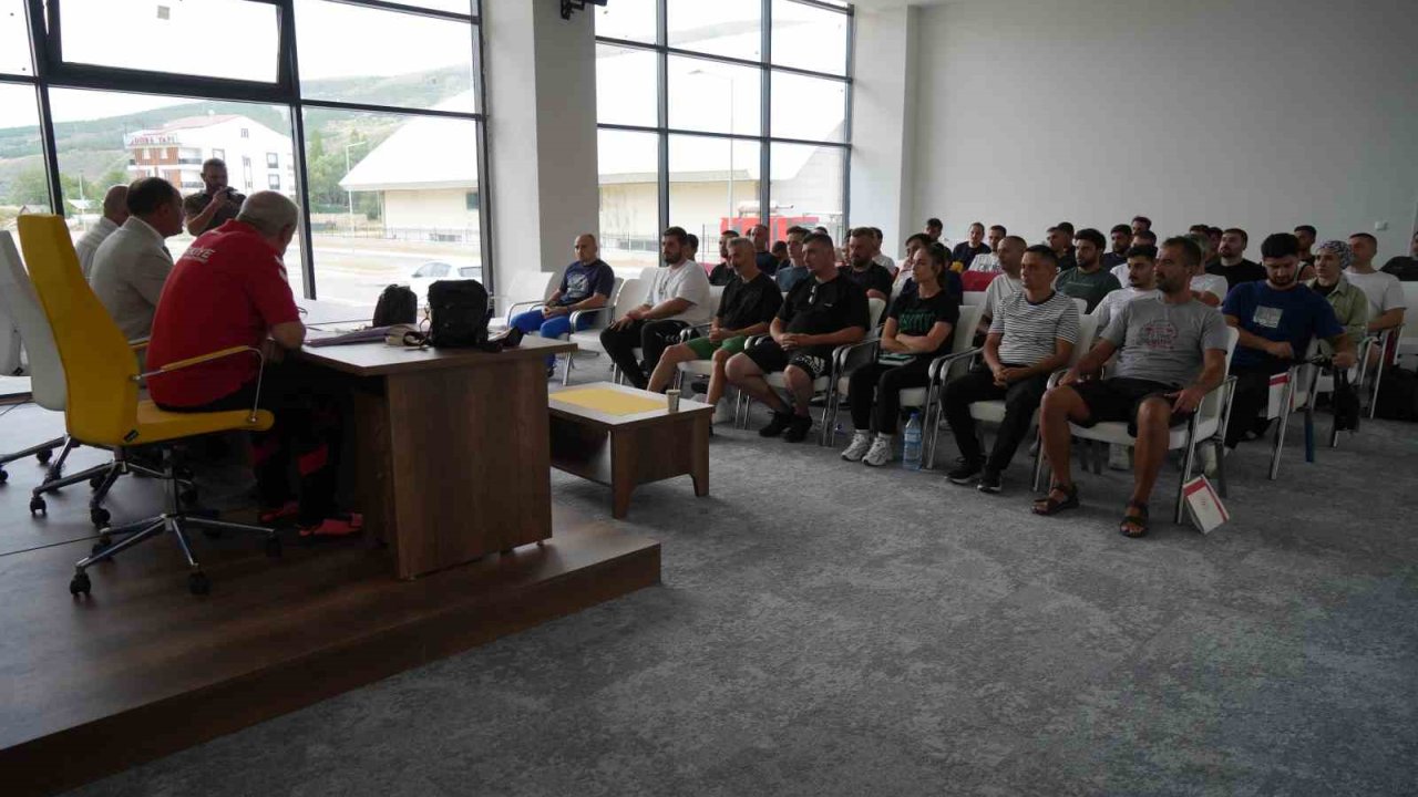 Bayburt’ta ’1. Kademe Yardımcı Boks Antrenörlüğü Kursu’ başladı