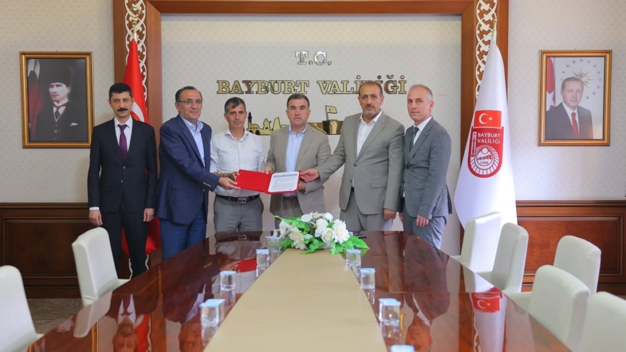 Bayburt’ta 300 milyon liralık tarım yatırımında imzalar atıldı