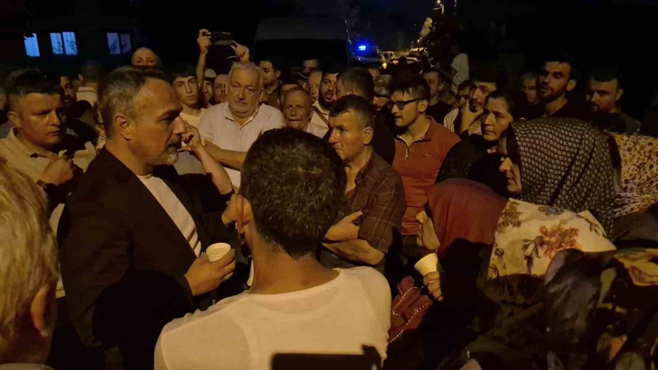 Susuz kalan 3 köyün sakinleri yol kapattı