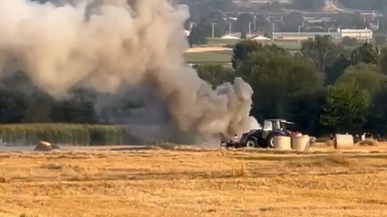 Bolu’da balya makinesi yandı, tarlada anız yangını çıktı