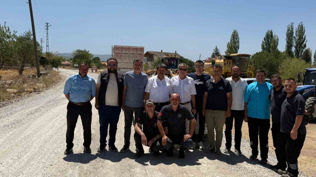 Kütahya İl Özel İdaresi’nden yol çalışması