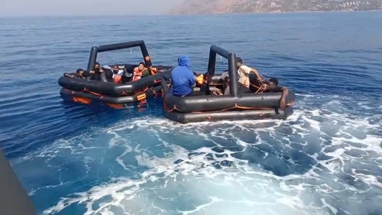 Yunan unsurları 2 can salı içindeki 19 kaçak göçmeni ölüme terk etti