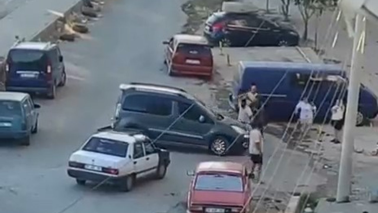 Edremit’te sopalı alacak verecek kavgası kameraya yansıdı