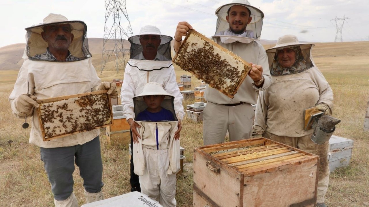 Emekli imam ve eşi zorlu yayla şartlarında üretimden vazgeçmiyor