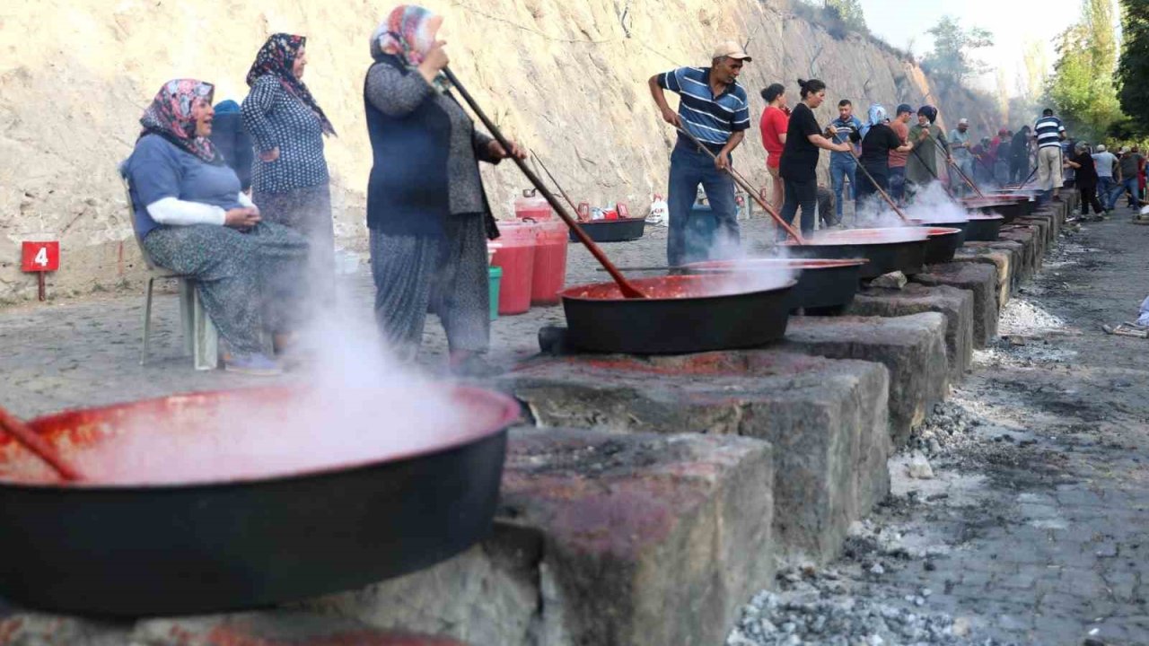 Melikgazi’de salçalar kaynamaya başlıyor