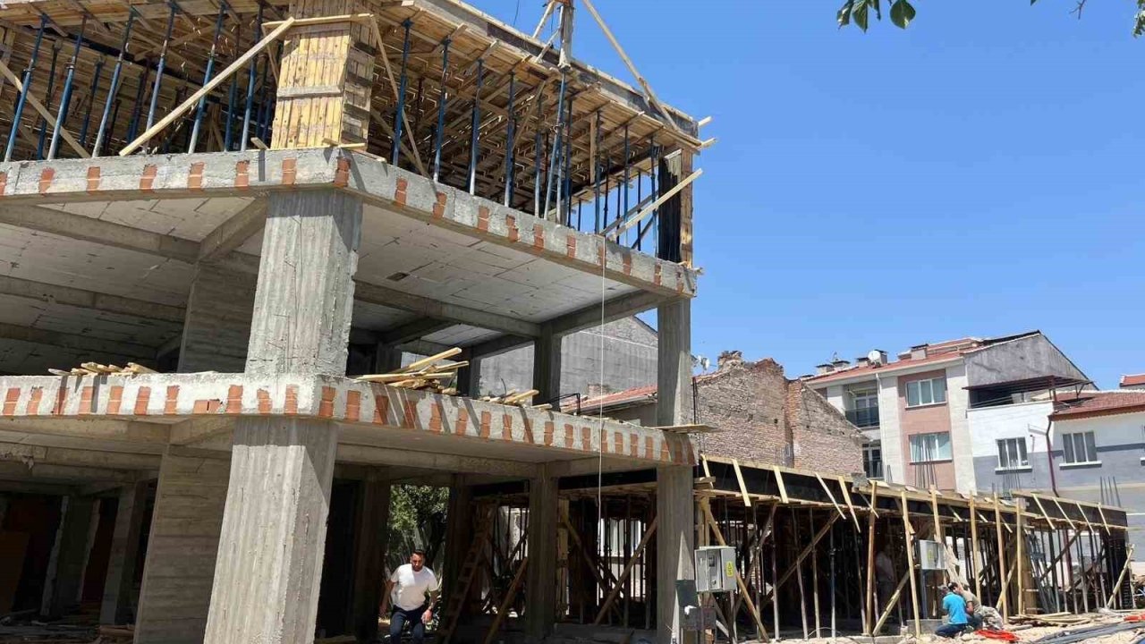 İnşaatta elektrik çarpan işçi yaralandı