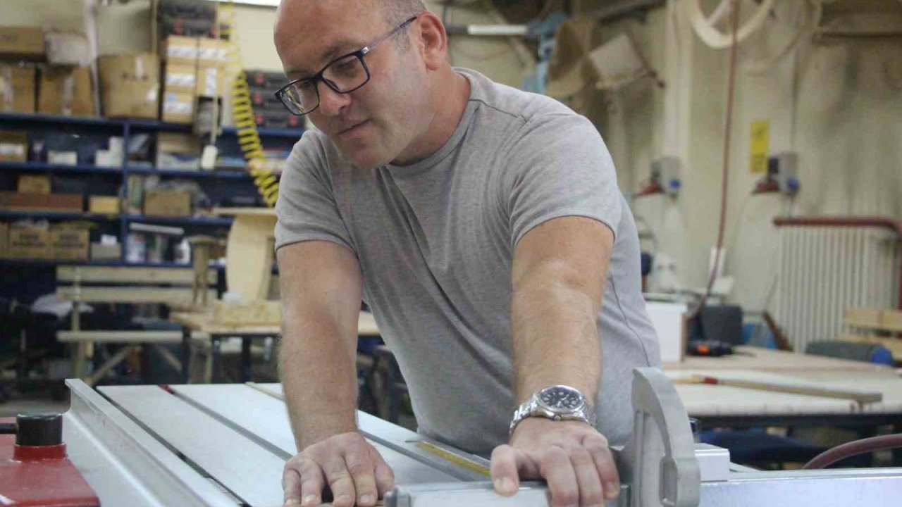 Atık malzemeler geri dönüşümle yeniden hayat buldu