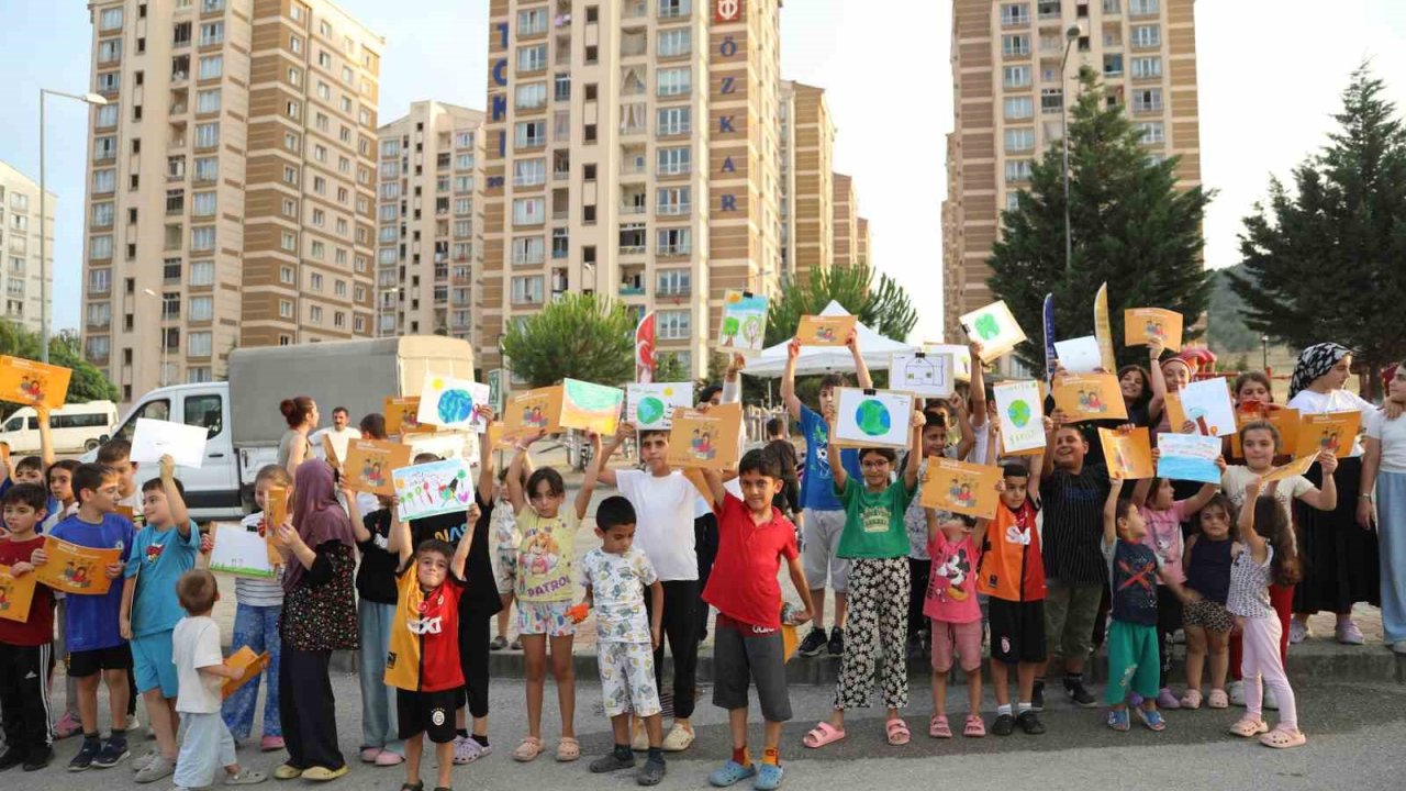 Çocukları gülümsetiyor, yaraları birlikte sarıyoruz