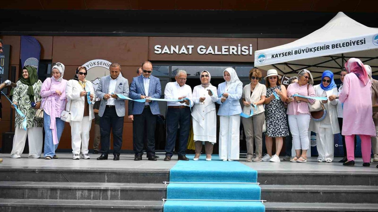 Başkan Büyükkılıç, KAYMEK Yılsonu Sergisi’ni açtı