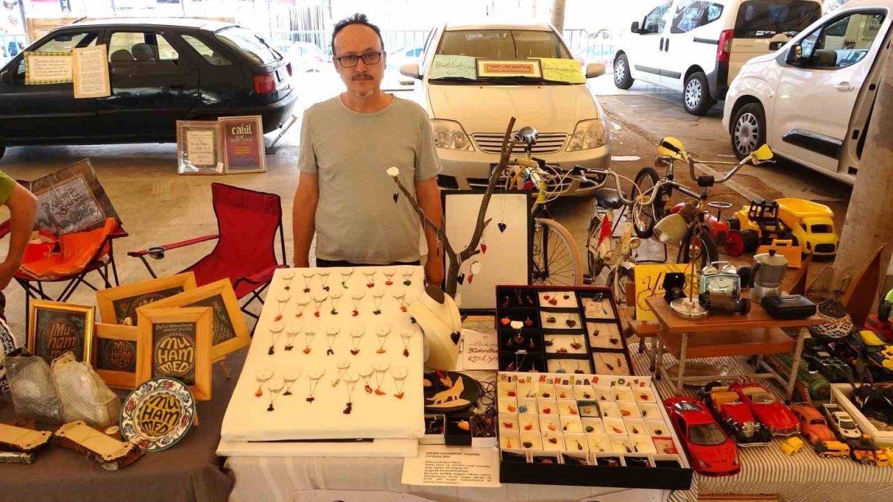 Kütahyalı sanatçı Erdoğan Başaran’dan sıkma kehribardan özgün kolyeler