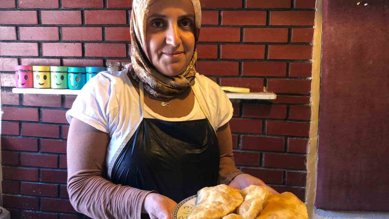 Bu lezzetin en önemli özelliği yağsız kıymadan ve ince hamurlu olması