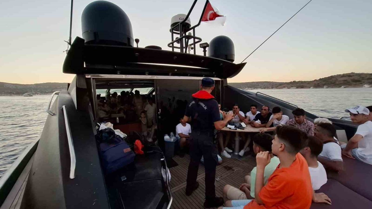 Motoryatta 72 düzensiz göçmen yakalandı