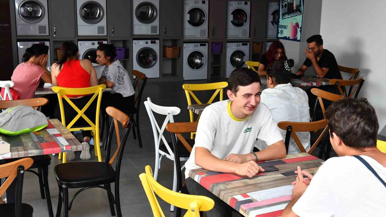 Başkan Seçer:  "Gençler, hayallerinizi birlikte gerçekleştirmek için sizleri Mersin’e bekliyoruz"