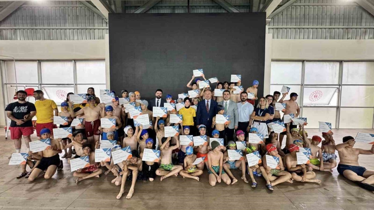 Onlar artık sertifikalı yüzücü