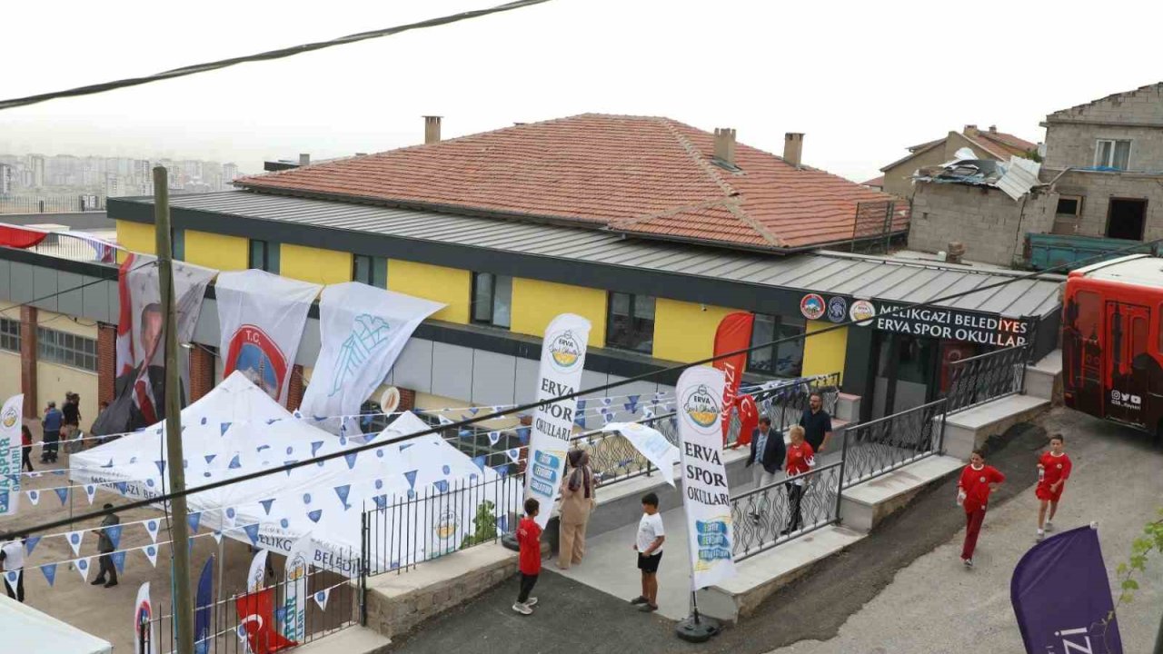 Melikgazi Belediyesi Mimarsinan Erva Spor Okulları açıldı