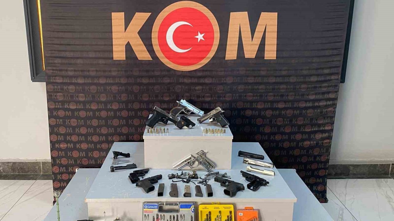 Uşak’ta çok sayıda ruhsatsız silah ele geçirildi