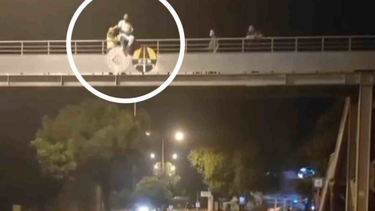 Polis, yaya köprüsündeki intiharı son anda önledi