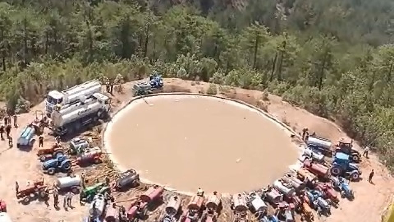 Bursa’daki yangılarda traktörlü çiftçi ordusu helikopterden görüntülendi