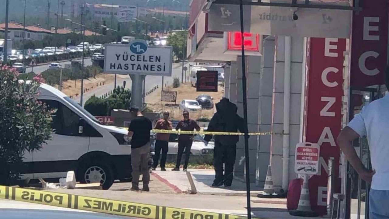 Muğla’da yol kenarında bulunan 2 valiz paniğe neden oldu