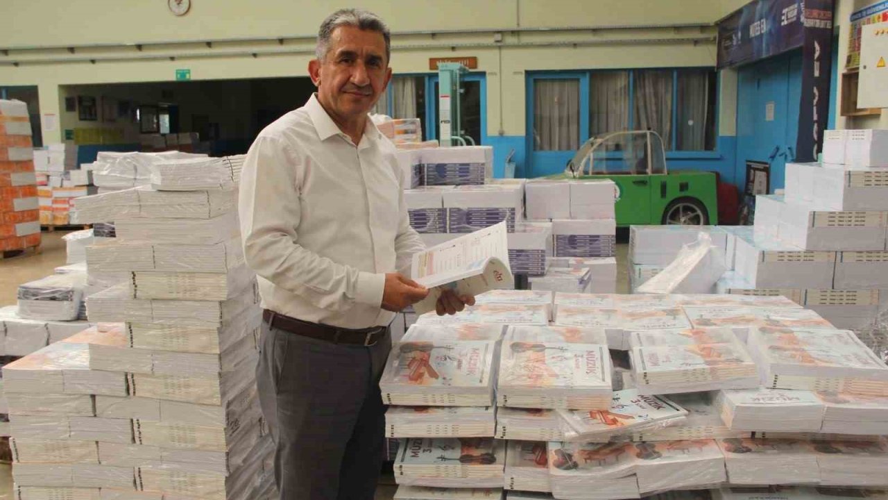 Muğla’da 262 bin 27 ücretsiz ders kitabı okullardaki yerlerini almak üzere yola çıktı
