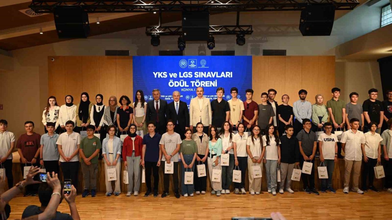 Vali Akın ve Başkan Altay, YKS ve LGS’de dereceye giren Konyalı öğrencilerle buluştu
