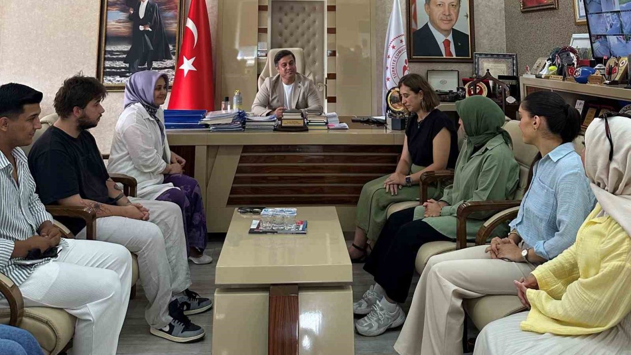 Manisalı gençlerden İl Müdürü Öztürk’e teşekkür