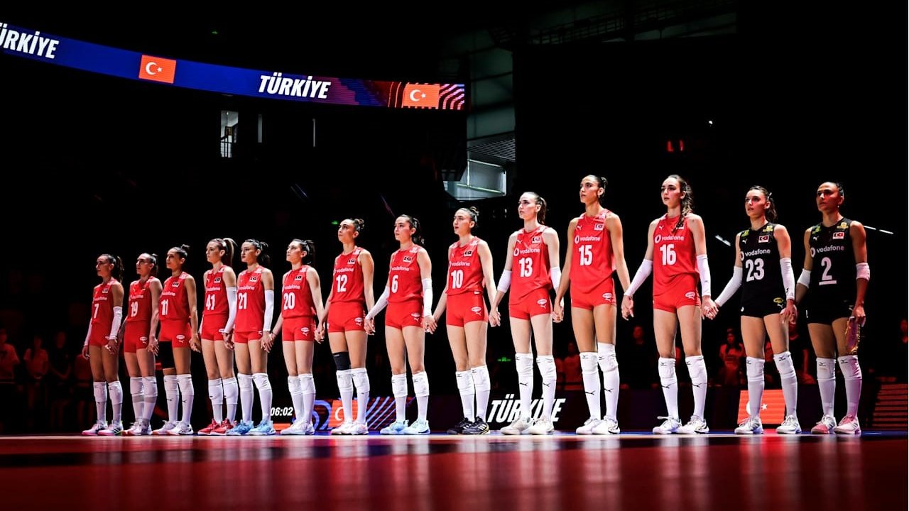 A Milli Kadın Voleybol Takımı, hazırlık kampı için Antalya’ya gitti