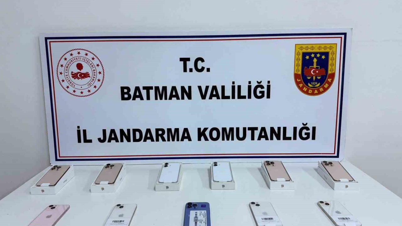 Batman’da takibe alınan şahsın üzerinde bir milyon değerinde kaçak cep telefonu ele geçirildi