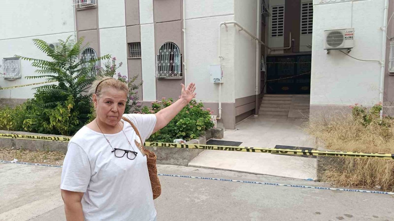 Adana’da faciadan dönüldü: 3 katlı apartmanın merdivenleri çöktü