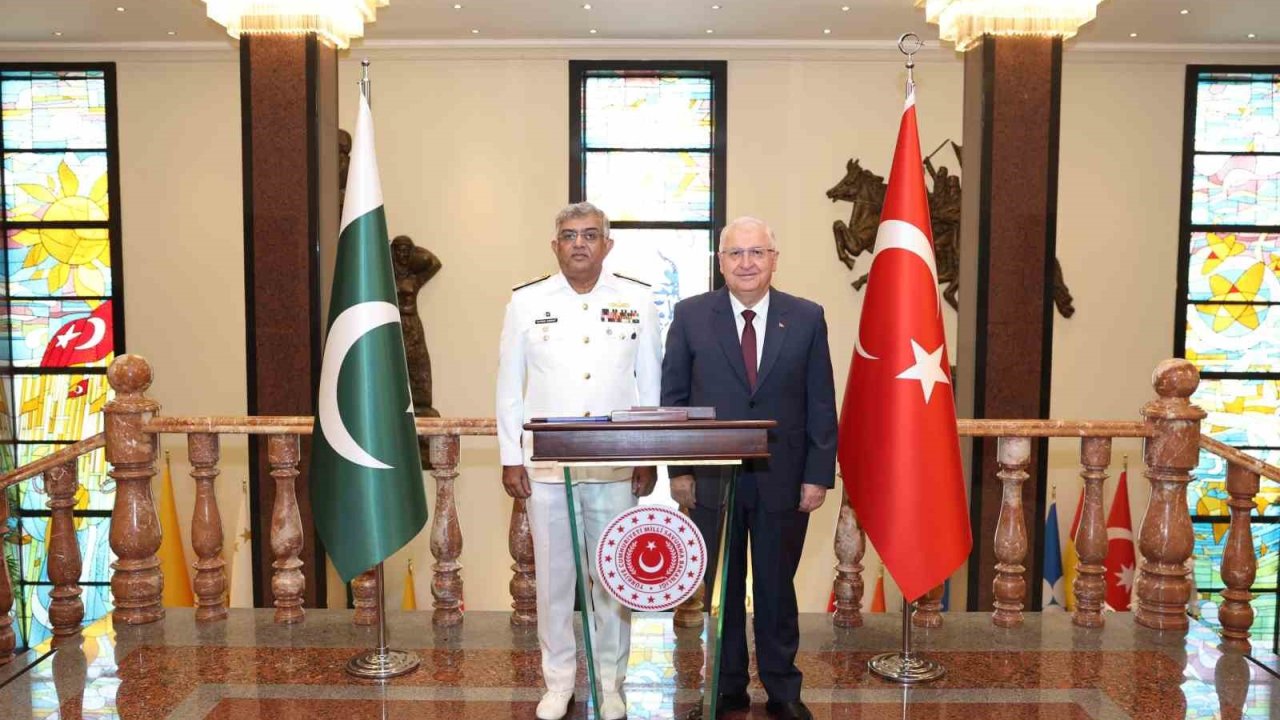 Bakan Güler, Pakistan Deniz Kuvvetleri Komutanı Oramiral Naveed Ashraf’ı kabul etti