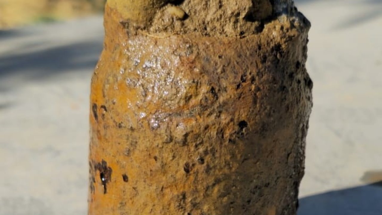 Manisa’da zeytin bahçesinde asırlık top mermisi bulundu