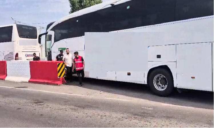 Kars'ta Yolcu otobüsünde kaçak göçmen yakalandı