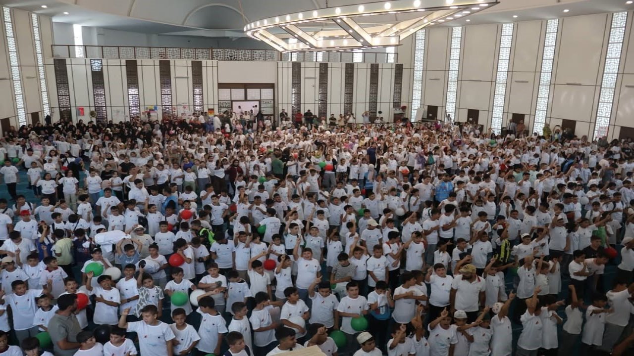 Hatay’da 1500 kuran kursu öğrencisi camide buluştu