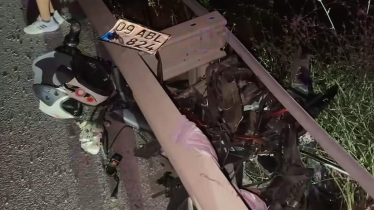 Paramparça olan motosikletin sürücüsü hatsaneye kaldırıldı