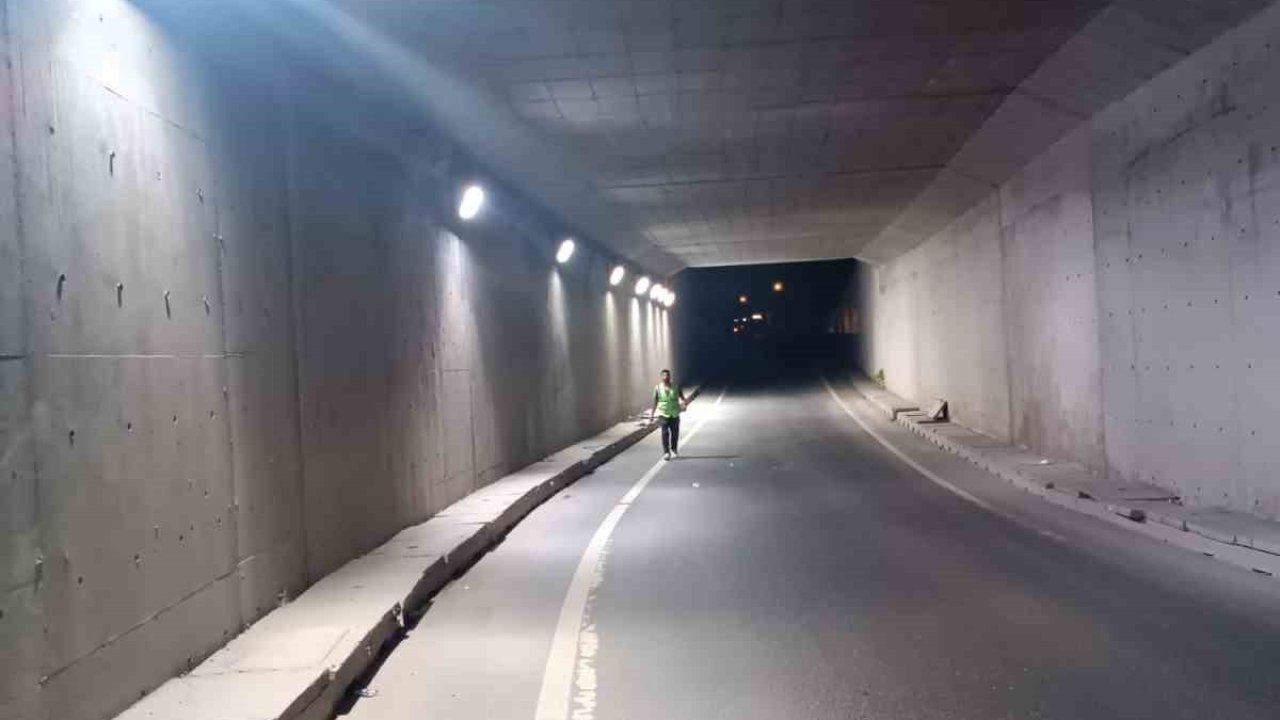 Belediye ekipleri güvenli ulaşım için sahada