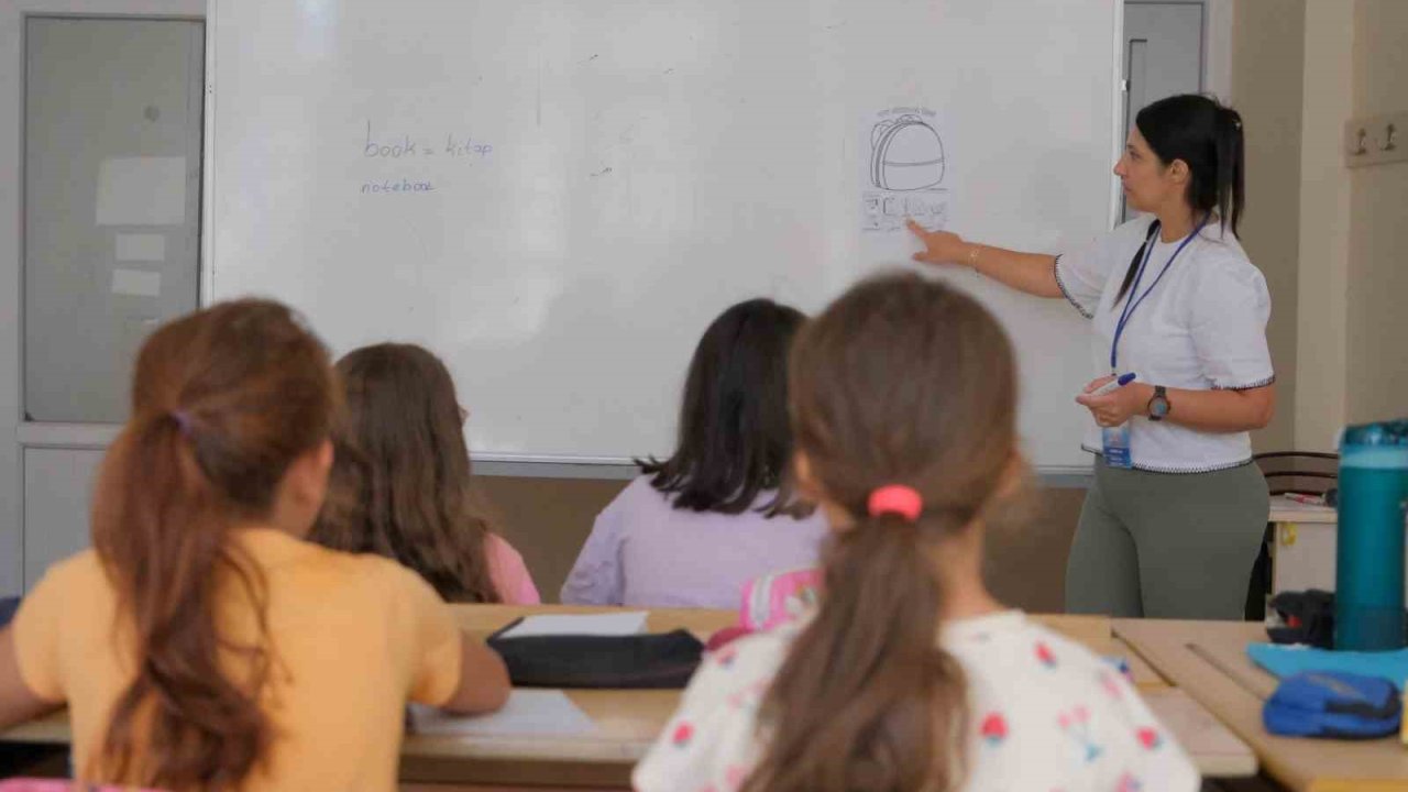 Aydınlı çocuklar yazı İngilizce öğrenerek geçiriyor