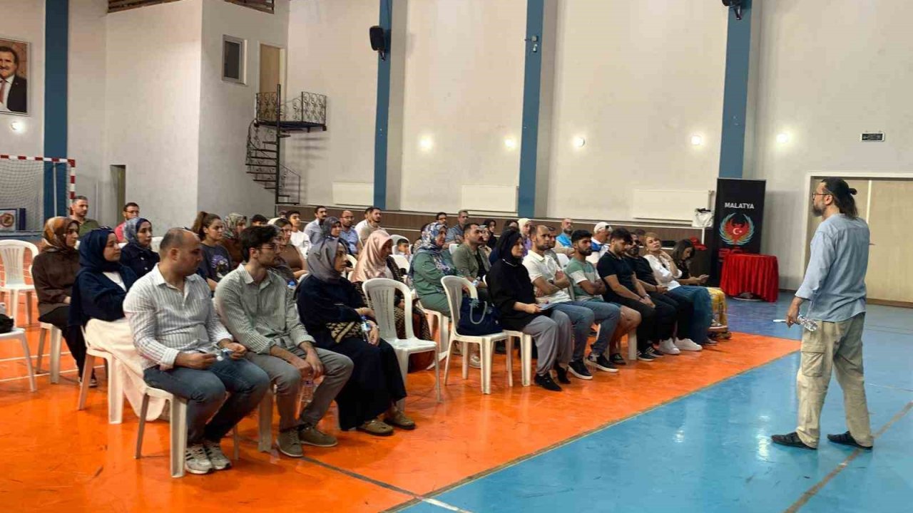 Malatya’da Gençlik Liderlerine Yönelik "Sahne Sizin" eğitimi