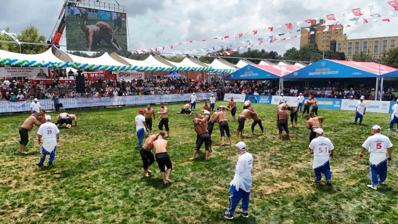 Ata sporunun kalbi Arnavutköy’de attı: İstanbul’un Kırkpınar’ı binlerce güreş severi buluşturdu