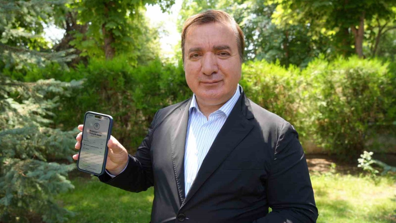 Şehri gençlerle birlikte yönetiyor!