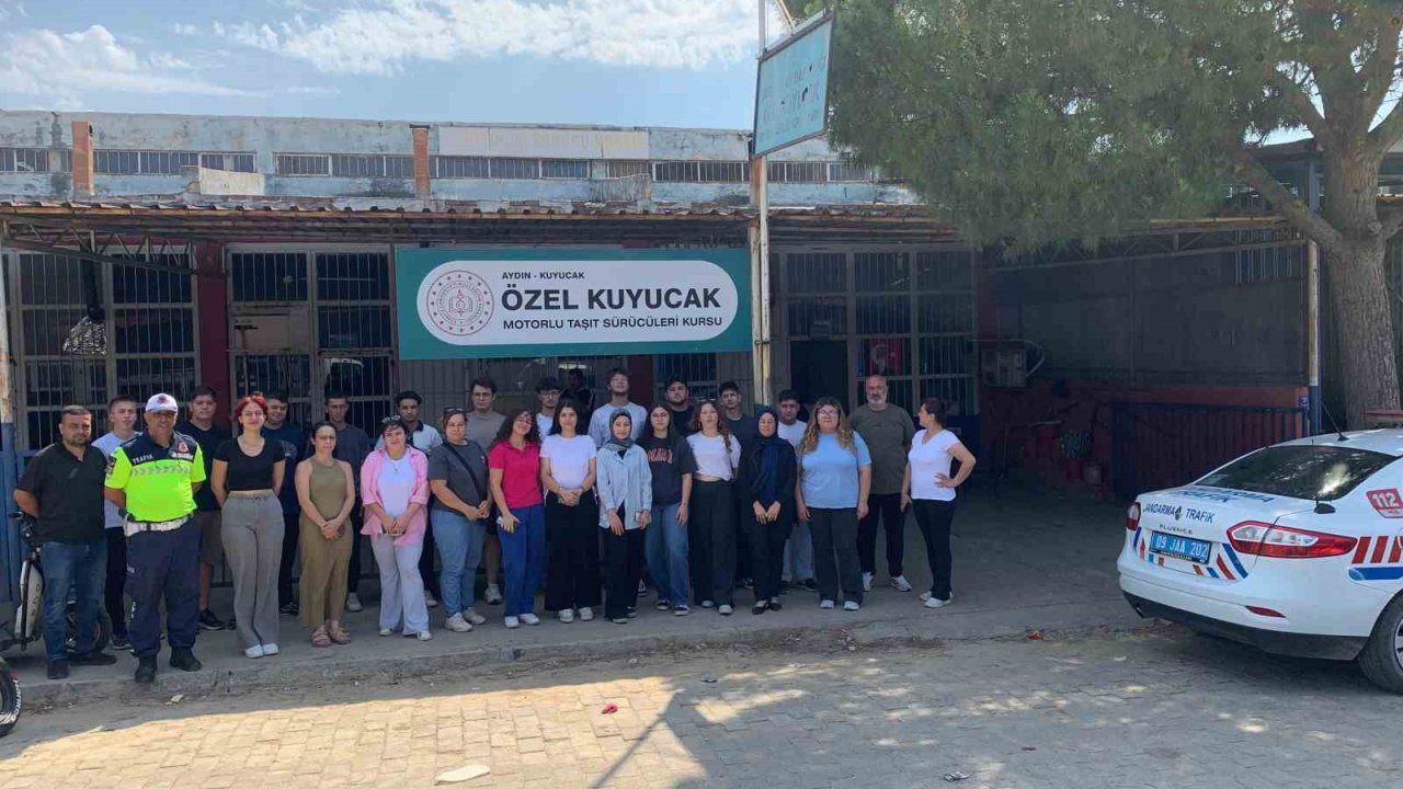 Kuyucak’ta 85 sürücü adayı trafik konusunda bilgilendirildi