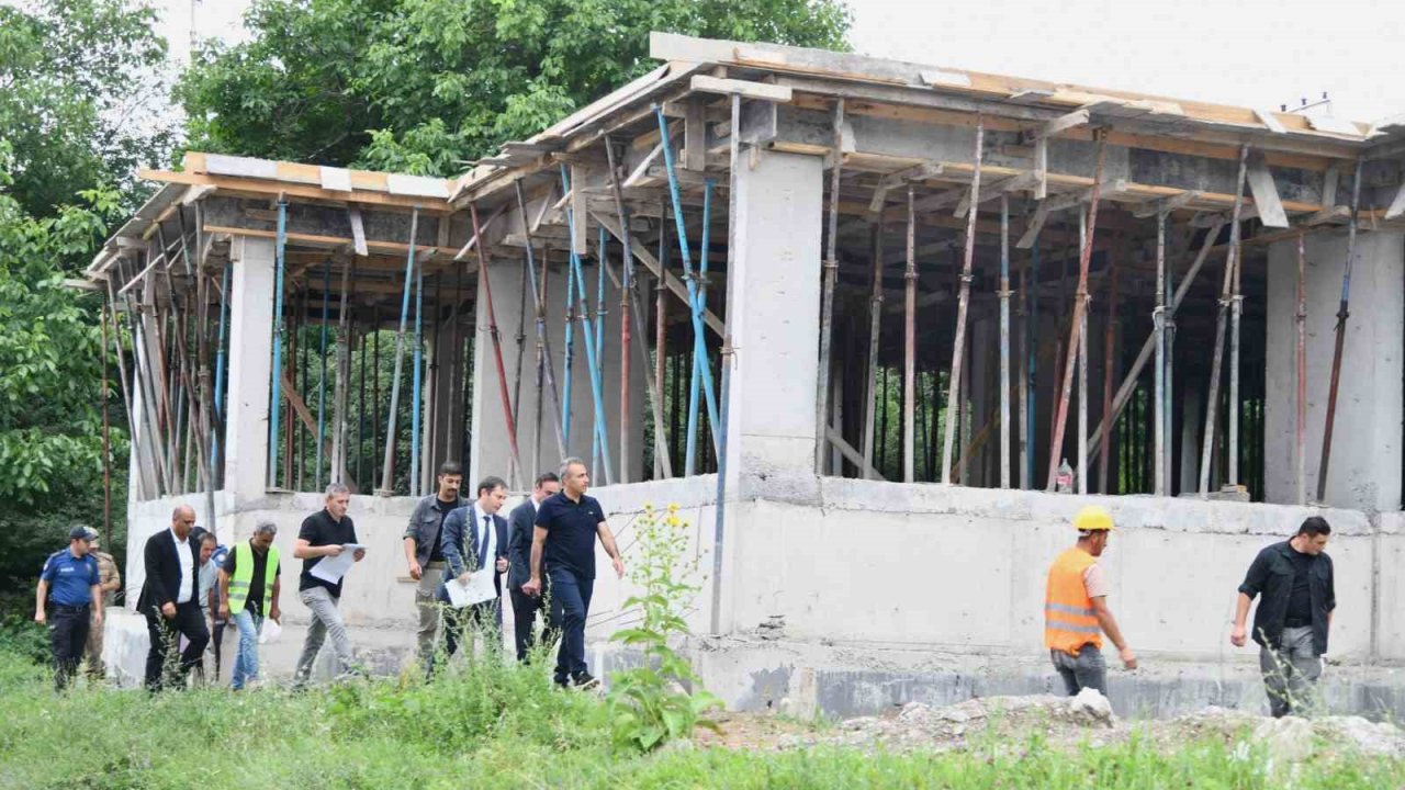 Vali Çiçek, spor inşaatlarını denetledi