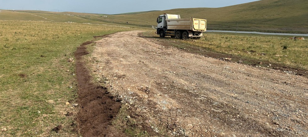 Susuz Çamçavuş Yayla Yolu'nda Stabilize Yol Çalışması Tamamlandı