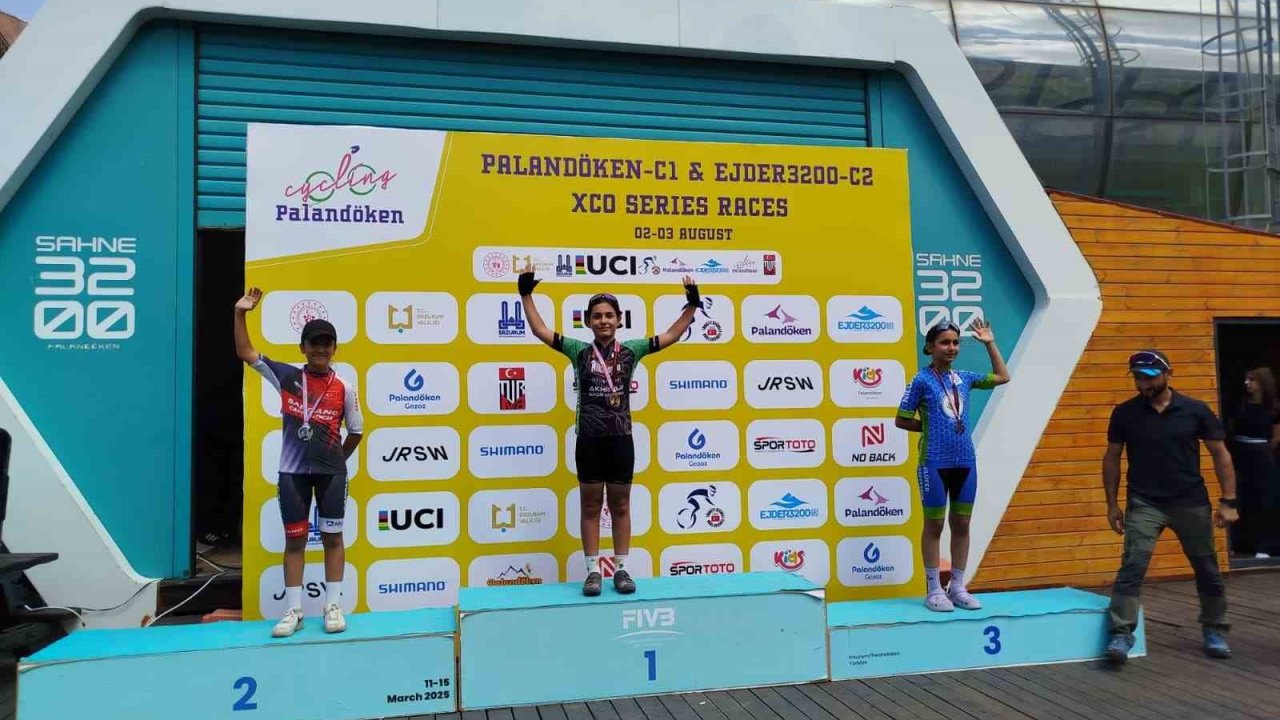 Akhisarlı bisikletçiler Türkiye Şampiyonasında göz doldurdu